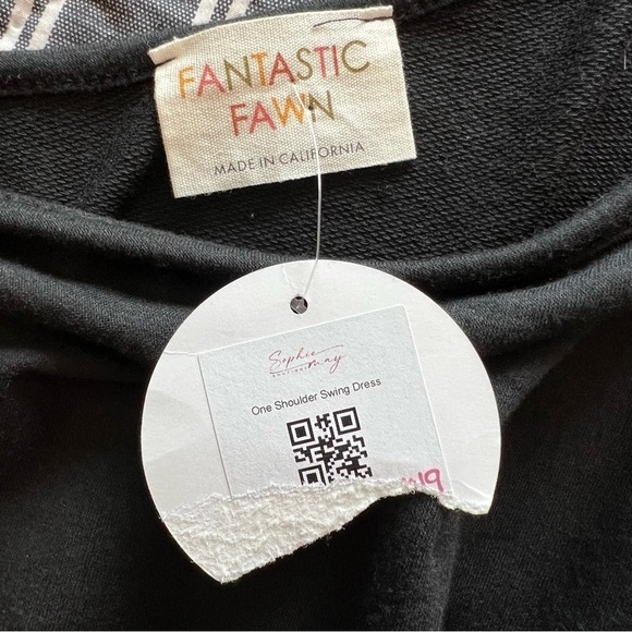 Fantastic Fawn 3 Tiered Off The Shoulder Dress Size Medium - Picture 6 of 6